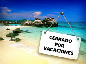 vacaciones-2-playa-cartel-cerrado-por-vacaciones