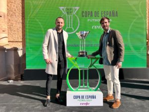thumbnail_Carlos Barrón y Drahovsky en el sorteo de la Copa de España