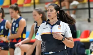 Gloria-arbitrando-el-CVS-U-Energia-Soller-Barca-de-Superliga-2-Femenina