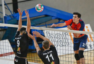 Imagen del CVS Tren de Sóller - UD Ibiza Volley en la primera vuelta de la liga