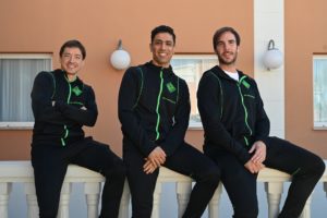 thumbnail_Chaguinha, Tayebi y Carlos Barrón posan en el hotel de Córdoba