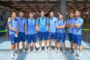 thumbnail_Jugadores del Illes Balears Palma Futsal posan en el Aeropuerto de Son Sant Joan antes de viajar a Barcelona