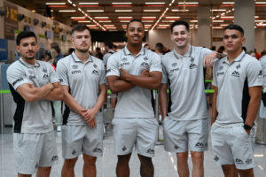 Luan Muller, Machado, Alisson, Ernesto y Mateus Maia posan en el Aeropuerto de Son Sant Joan