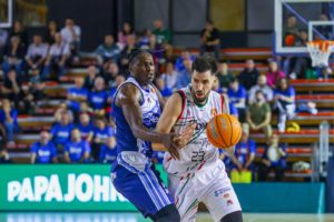 Aramburu trata de superar a Belemene