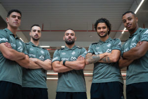 Carlos Gómez, Piqueras, Dennis, Lucão y Alisson posan en el Aeropuerto de Palma