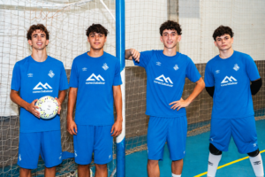 Jordi-Reynés-Caldentey-Guzmán-e-Iker-posan-en-el-Poliesportiu-Borja-Moll